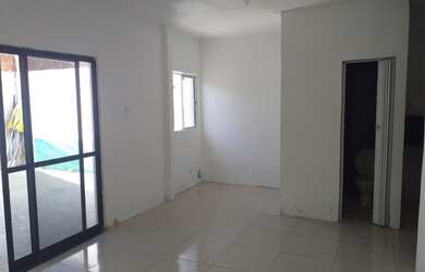 Imagem: A casa possui 2 Dormitórios, 2 Banheiros, 1 Vaga na garagem