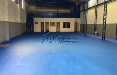 Imagem: O depósito possui 5 Vagas na garagem, 380m² de Área e está