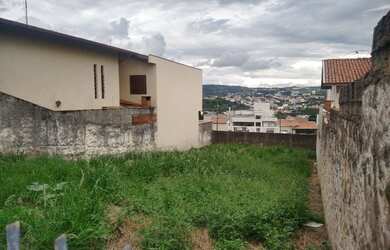 Imagem: O terreno possui 300m² de Área, Imóvel novo e está localizado