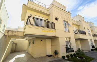 Imagem: A casa possui 3 Dormitórios, 4 Banheiros, 2 Vagas na garagem