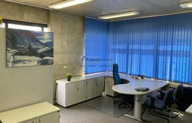 Imagem: O depósito possui 1 Vaga na garagem, 34m² de Área e está