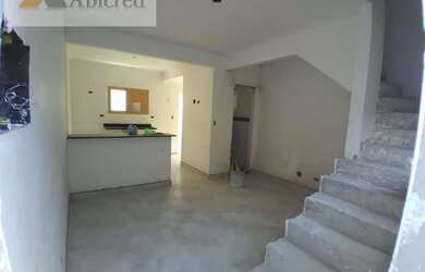 Imagem: A casa possui 2 Dormitórios, 1 Banheiro, 1 Vaga na garagem