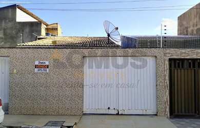 Imagem: A casa possui 3 Dormitórios, 2 Banheiros, 2 Vagas na garagem