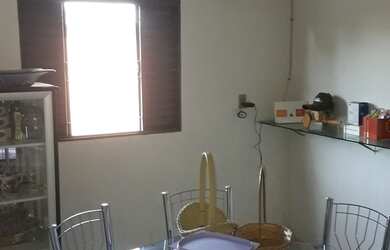 Imagem: A casa possui 2 Dormitórios, 1 Banheiro, 3 Vagas na garagem