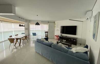 Imagem: O apartamento possui 1 Dormitório, 2 Banheiros, 2 Vagas na