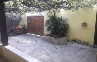 Imagem: A casa possui 3 Dormitórios, 421m² de Área, Churrasqueira