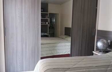 Imagem: A casa possui 3 Dormitórios, 2 Banheiros, 2 Vagas na garagem