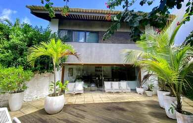 Imagem: A casa em condomínio possui 4 Dormitórios, 5 Banheiros, 2