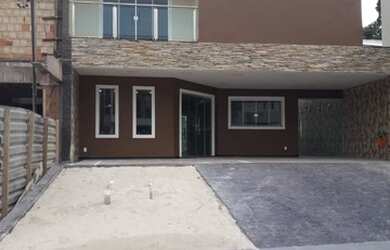 Imagem: A casa em condomínio possui 4 Dormitórios, 5 Banheiros, 4