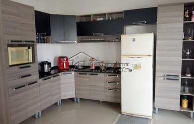 Imagem: A casa em condomínio possui 4 Dormitórios, 5 Banheiros, 4