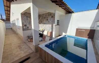 Imagem: A casa possui 2 Dormitórios, 1 Banheiro, 1 Vaga na garagem