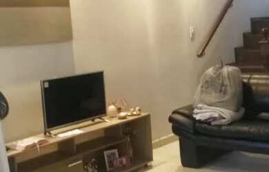 Imagem: A casa possui 5 Dormitórios, 3 Banheiros, 2 Vagas na garagem