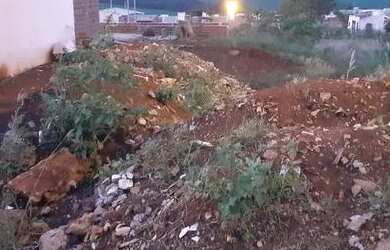 Imagem 4: Vende meio terreno. 140m² de Área