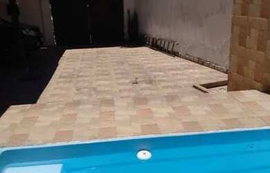 Imagem: A casa possui 2 Dormitórios, 3 Vagas na garagem e está localizado