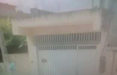 Imagem: A casa possui 2 Dormitórios, 2 Banheiros, 1 Vaga na garagem