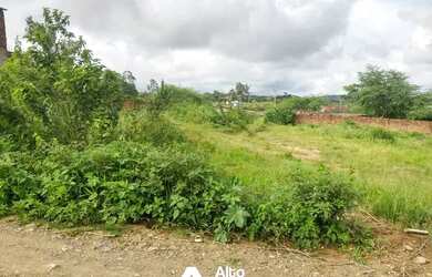 Imagem: O terreno possui 750m² de Área e está localizado em Bairro