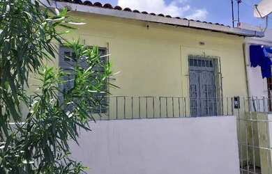 Imagem: A casa possui 2 Dormitórios, 1 Banheiro, 60m² de Área e