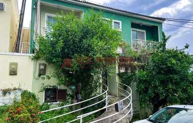 Imagem: A casa em condomínio possui 4 Dormitórios, 4 Banheiros, 2