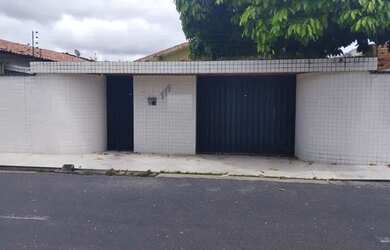 Imagem: A casa possui 5 Dormitórios, 5 Banheiros, 5 Vagas na garagem