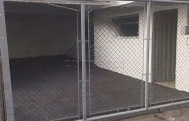 Imagem: O depósito possui 5 Vagas na garagem, 60m² de Área e está