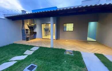 Imagem: A casa possui 2 Dormitórios, 2 Banheiros, 3 Vagas na garagem