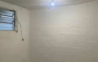 Imagem: A casa possui 1 Dormitório, 1 Banheiro, Imóvel novo e está