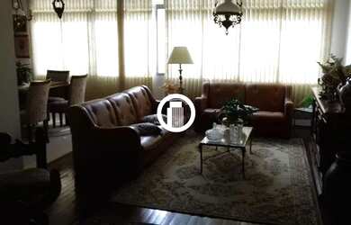 Imagem: A casa possui 4 Dormitórios, 5 Banheiros, 5 Vagas na garagem