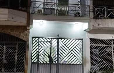 Imagem: A casa possui 2 Dormitórios, 2 Banheiros, 1 Vaga na garagem