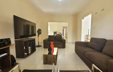 Imagem: A casa em condomínio possui 3 Dormitórios, 2 Banheiros, 1