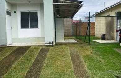 Imagem: A casa possui 2 Dormitórios, 1 Banheiro, 2 Vagas na garagem