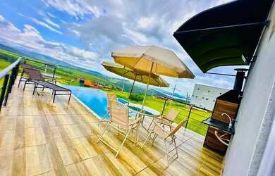 Imagem: O depósito possui 5 Vagas na garagem, 900m² de Área e está