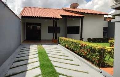 Imagem: A casa possui 3 Dormitórios, 3 Banheiros e 2 Vagas na garagem