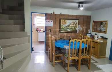 Imagem: A casa possui 3 Dormitórios, 1 Banheiro, 3 Vagas na garagem