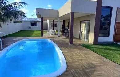 Imagem: A casa possui 4 Dormitórios, 5 Banheiros, 1 Vaga na garagem