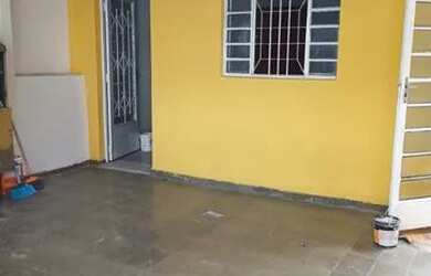 Imagem: A casa possui 4 Dormitórios, 2 Banheiros, 2 Vagas na garagem