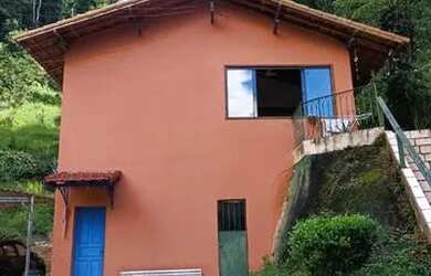 Imagem: A casa em condomínio possui 3 Dormitórios, 2 Banheiros e