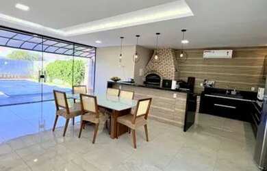 Imagem: A casa em condomínio possui 4 Dormitórios, 5 Banheiros, 2