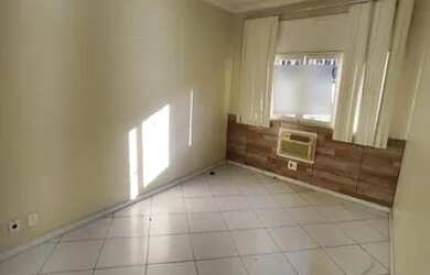 Imagem: A casa possui 3 Dormitórios, 2 Banheiros, 1 Vaga na garagem