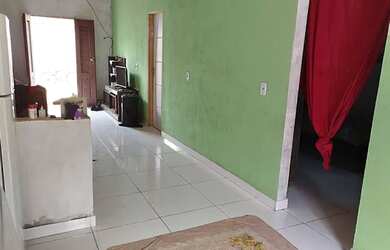 Imagem: A casa possui 2 Dormitórios, 1 Banheiro, 2 Vagas na garagem