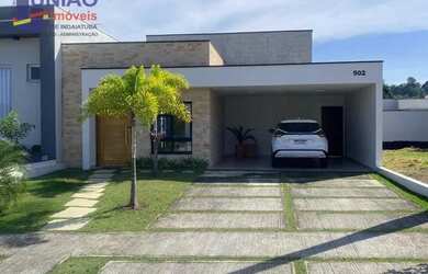 Imagem: A casa em condomínio possui 3 Dormitórios, 2 Banheiros, 4