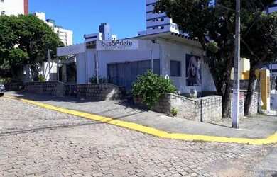 Imagem: O depósito possui 3 Vagas na garagem, 200m² de Área e está