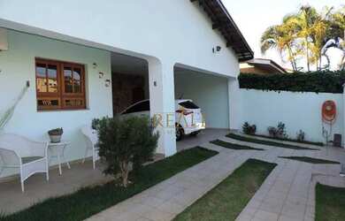 Imagem: A casa possui 3 Dormitórios, 4 Banheiros, 3 Vagas na garagem