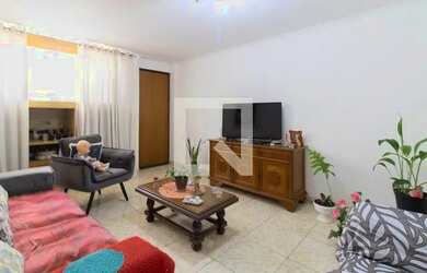 Imagem: O apartamento possui 3 Dormitórios, 1 Banheiro, 1 Vaga na garagem