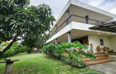 Imagem: A casa possui 5 Dormitórios, 5 Banheiros, 3 Vagas na garagem