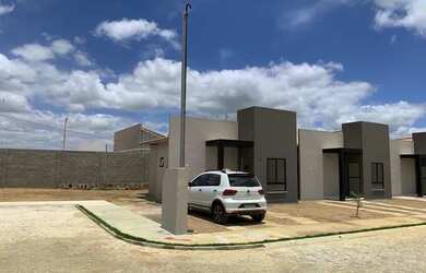 Imagem: A casa em condomínio possui 2 Dormitórios, 1 Banheiro, 2 Vagas