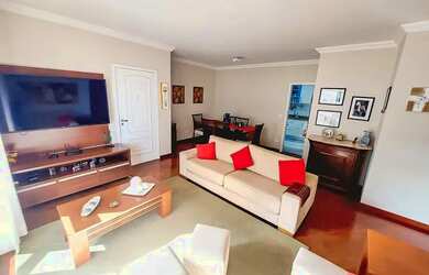 Imagem: O apartamento possui 4 Dormitórios, 2 Banheiros, 2 Vagas na