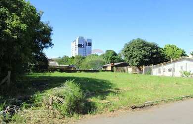 Imagem: O terreno possui 995m² de Área e está localizado em Centro