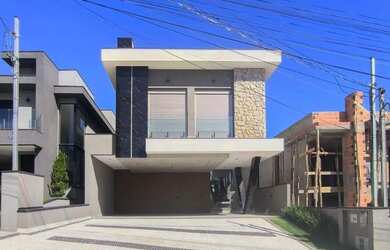 Imagem: A casa em condomínio possui 3 Dormitórios, 2 Banheiros, 5