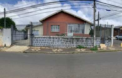 Imagem: A casa possui 3 Dormitórios, 1 Banheiro, 1 Vaga na garagem