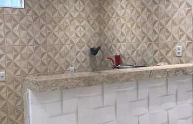 Imagem: A casa possui 2 Dormitórios, 1 Banheiro e 1 Vaga na garagem